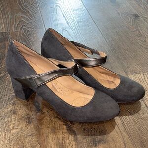 dexflex comfort Grey Suede Mary Jane Block Heels. Women’s size 11. EUC.